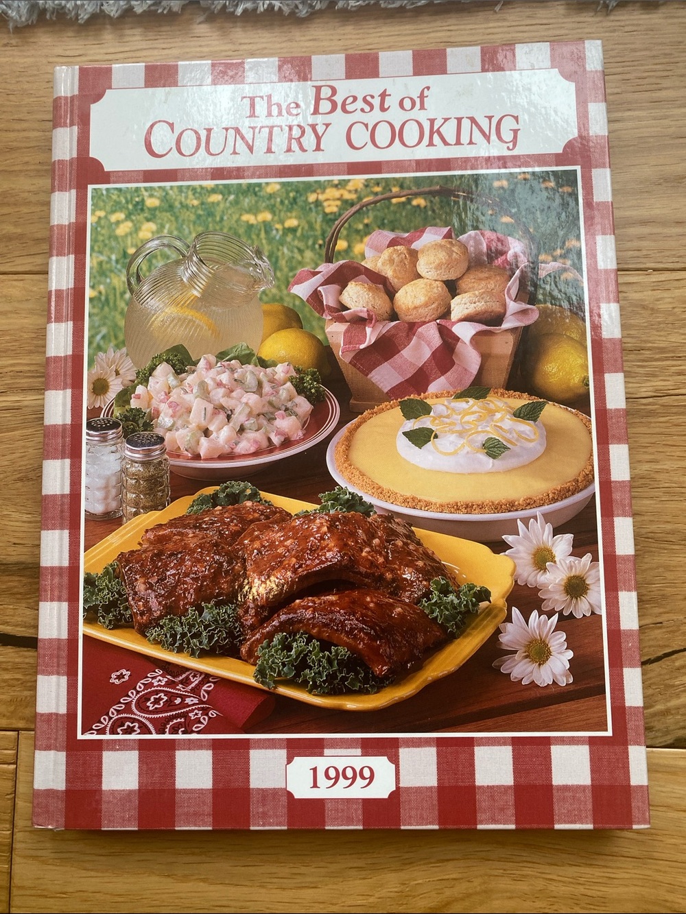 Taste Of Home Country Cooking Cookbook - Red Plaid Cover